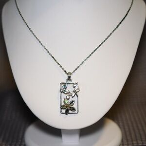 Elegant Silver Floral Pendant Necklace